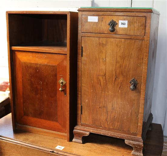 Two bedside cabinets(-)